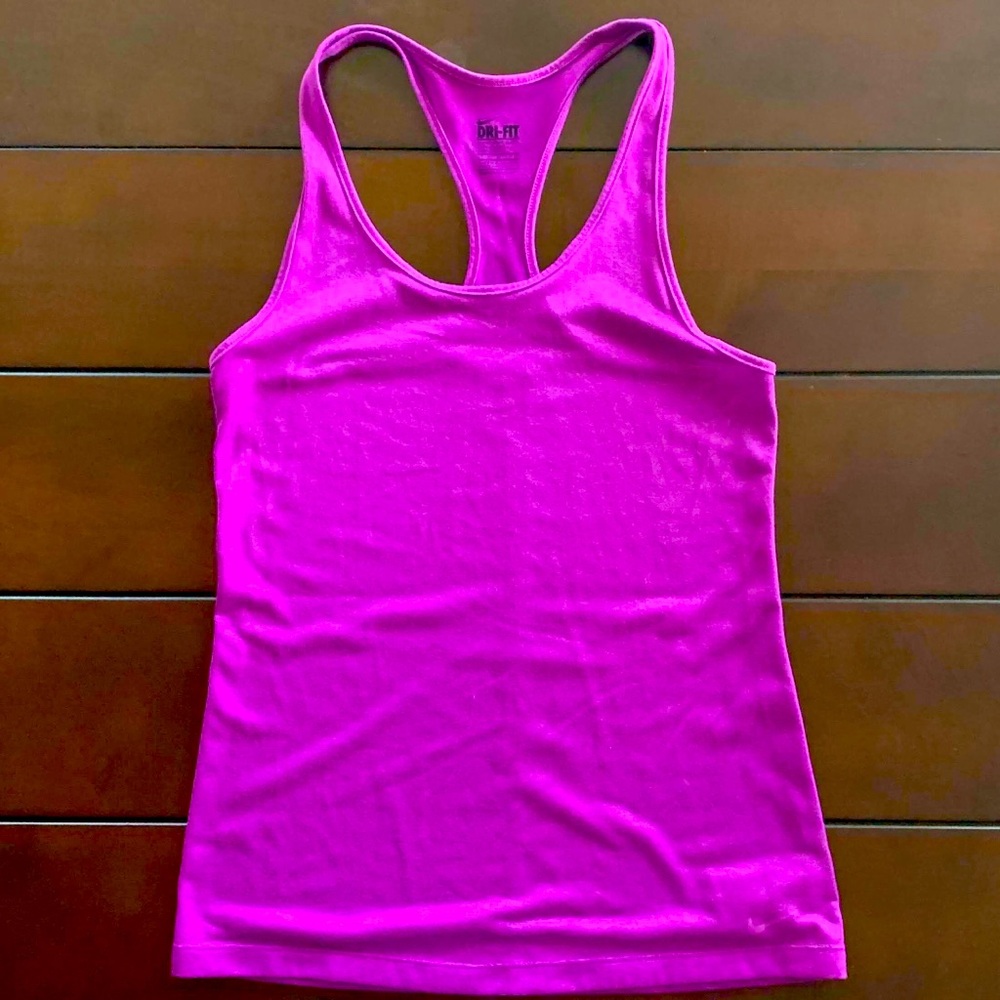 🏃🏽‍♀️Magenta Nike Dri-Fit Workout Tank🏃🏽‍♀️